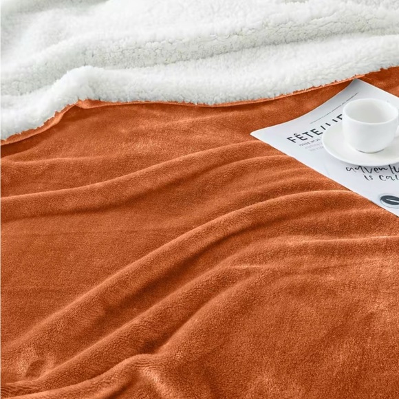 Luxurious Rust Sherpa Plush Full/Queen90”x 90” Blanket Dual-Layer New - Picture 3 of 7